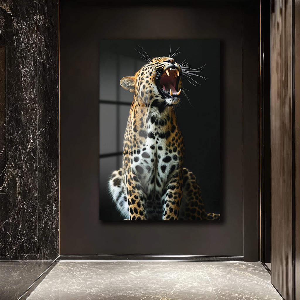 Leopar'ın Kükreyişi: Vahşi Gücü Yansıtan Temperli Cam Tablo