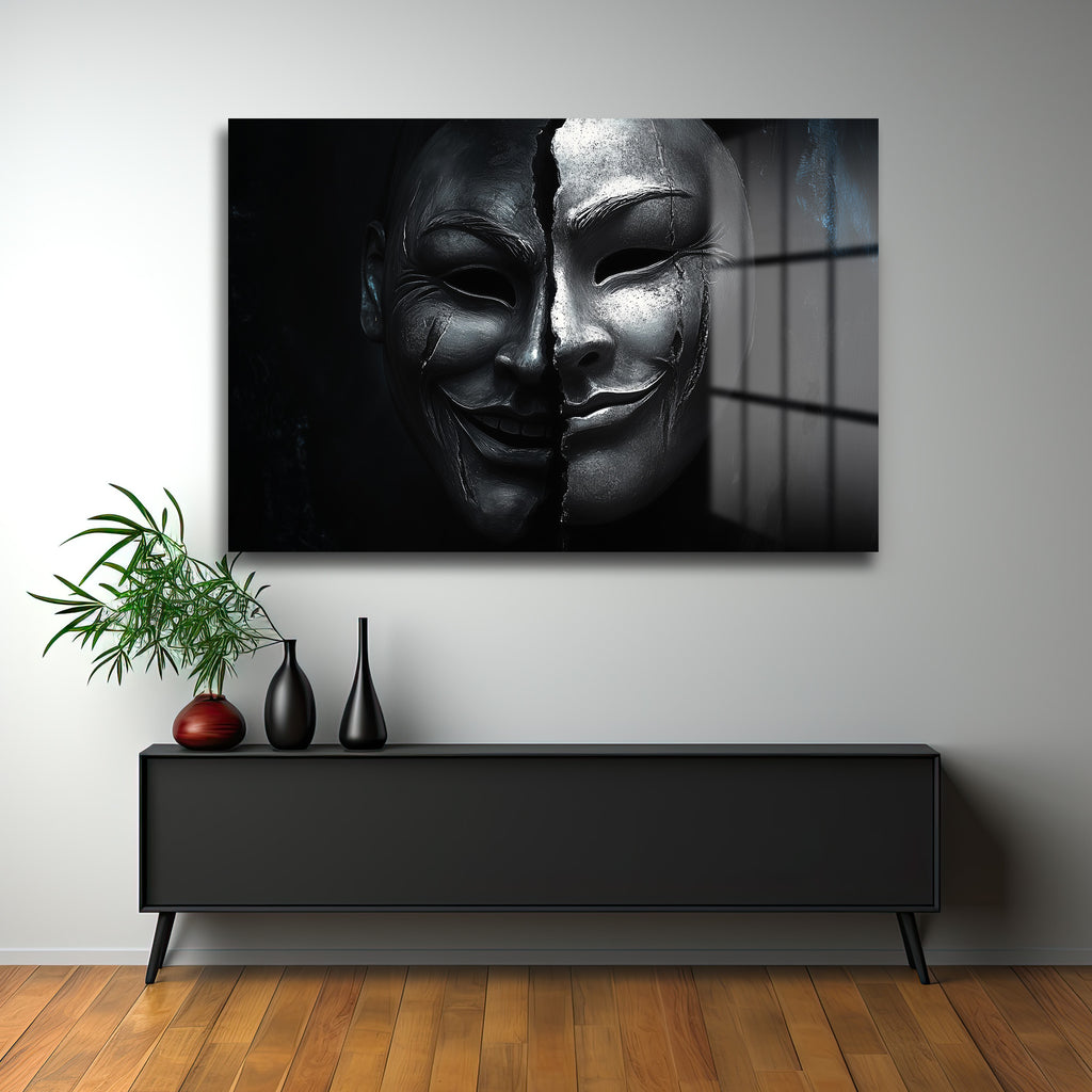 İkilemin Yüzü: Modern Sanat Temalı Kırık Maske Cam Tablo