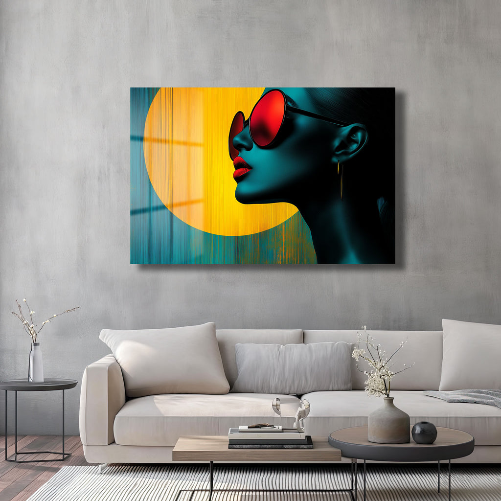 Neon Bakışlar: Kırmızı Güneş Gözlüklü Kadın Modern Cam Tablo