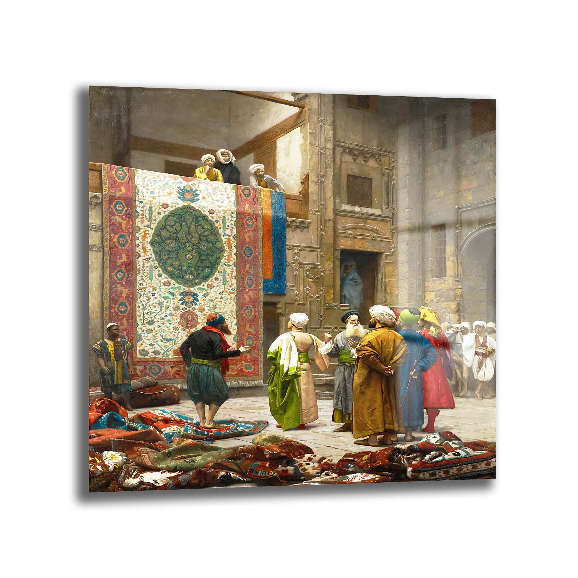 Geleneksel kıyafetler giymiş insanların renkli halıları incelediği, hareketli bir Doğu pazarını betimleyen detaylı bir oryantalist yağlı boya tablosu.