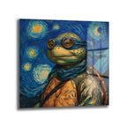 Van Gogh'un Yıldızlı Gece tablosu stilinde yapılmış, mavi göz bandı ve gözlük takan, boynunda mavi fular olan yeşil bir kaplumbağanın portresi. Arka planda koyu mavi ve turkuaz tonlarında girdaplı bir gökyüzü ve parlak sarı yıldızlar ile hilal şeklinde ay motifleri bulunuyor. Tablo, kalın fırça darbeleriyle yağlı boya dokusunu yansıtıyor.