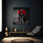 Kırmızı Ellerle Gizemli Bakış Cam Tablo - Modern Sanat Eseri