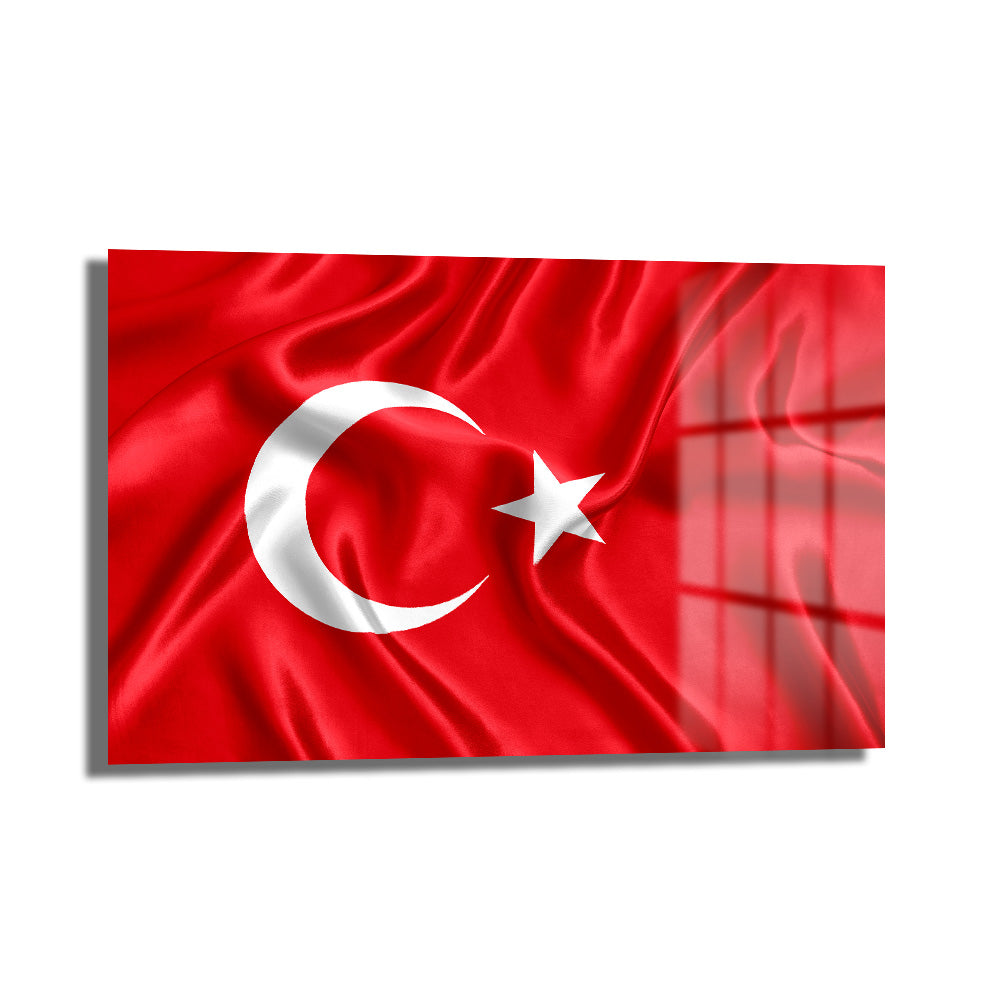 Gurur Veren Dalgalanış: Türk Bayrağı Temalı Temperli Cam Tablo, canlı kırmızı ve beyaz renklerde, dalgalanan Türk bayrağı motifini modern bir estetikle sunan, ev ve ofis için dayanıklı bir duvar dekorasyonu.
