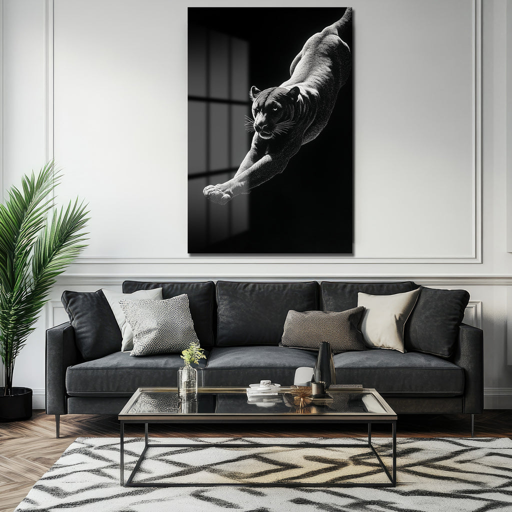 Kara Panter'in Dinamik Hareketi: Siyah Beyaz Modern Cam Tablo