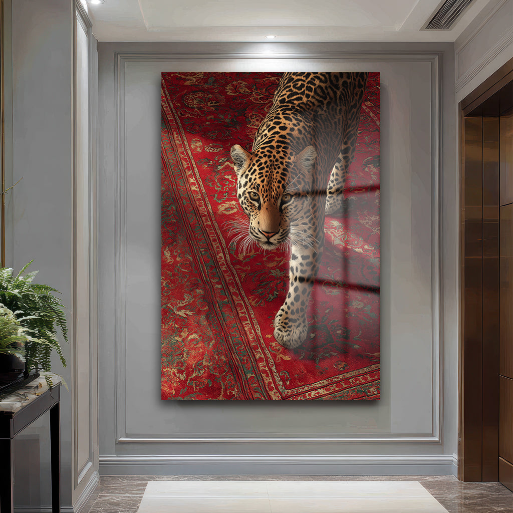 Çarpıcı Leopar Kırmızı Halı Üzerinde Cam Tablo