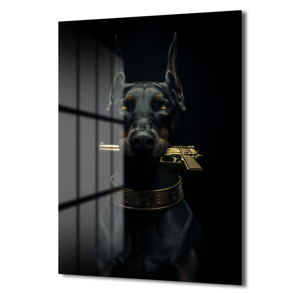Doberman ve Altın Tabanca Temalı Sanatsal Cam Tablo