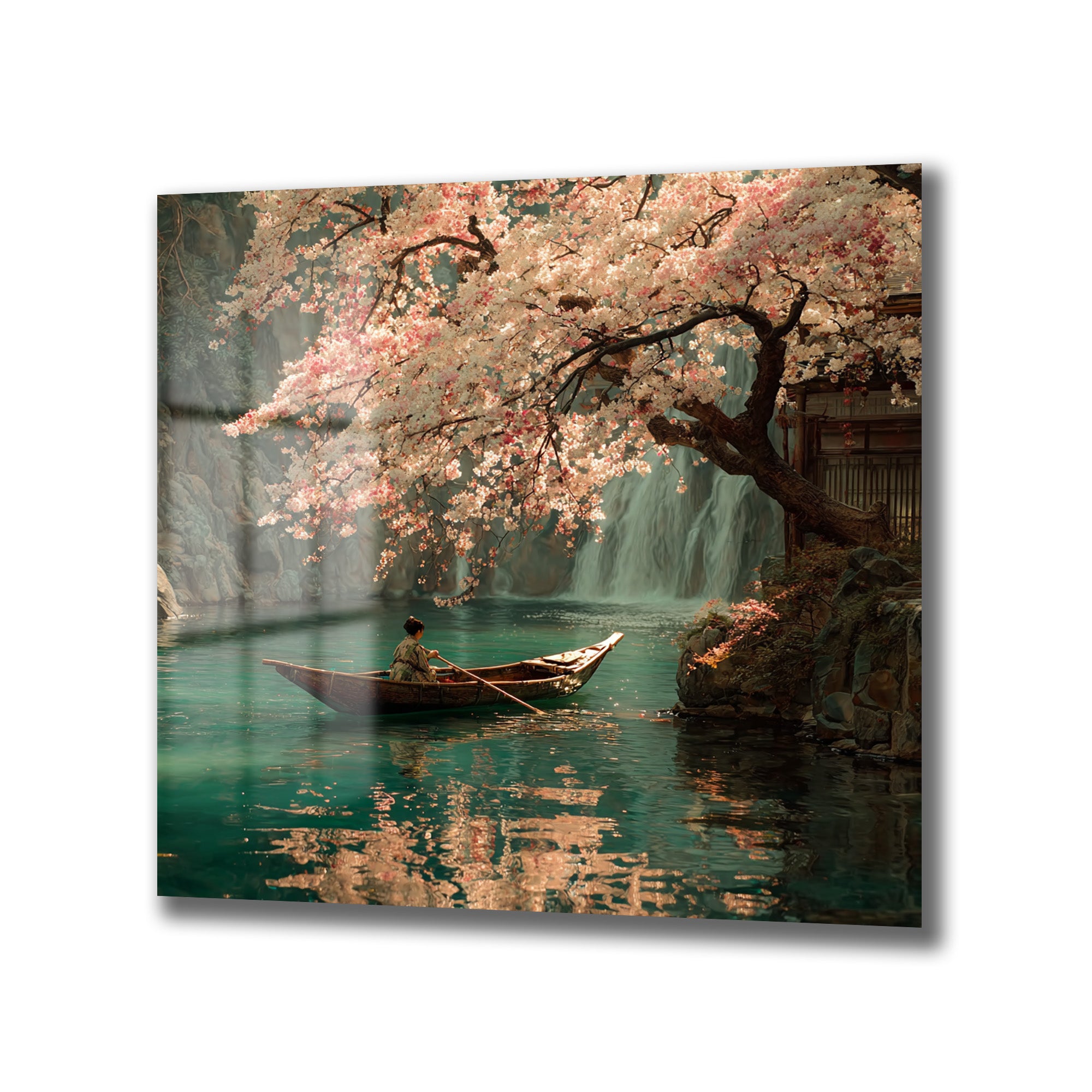 Japon bahar manzarasında, pembe sakura çiçekleriyle dolu bir ağacın altında, turkuaz suda küçük bir teknede kürek çeken bir kişi ve arka planda şelale bulunan huzurlu bir cam tablo.