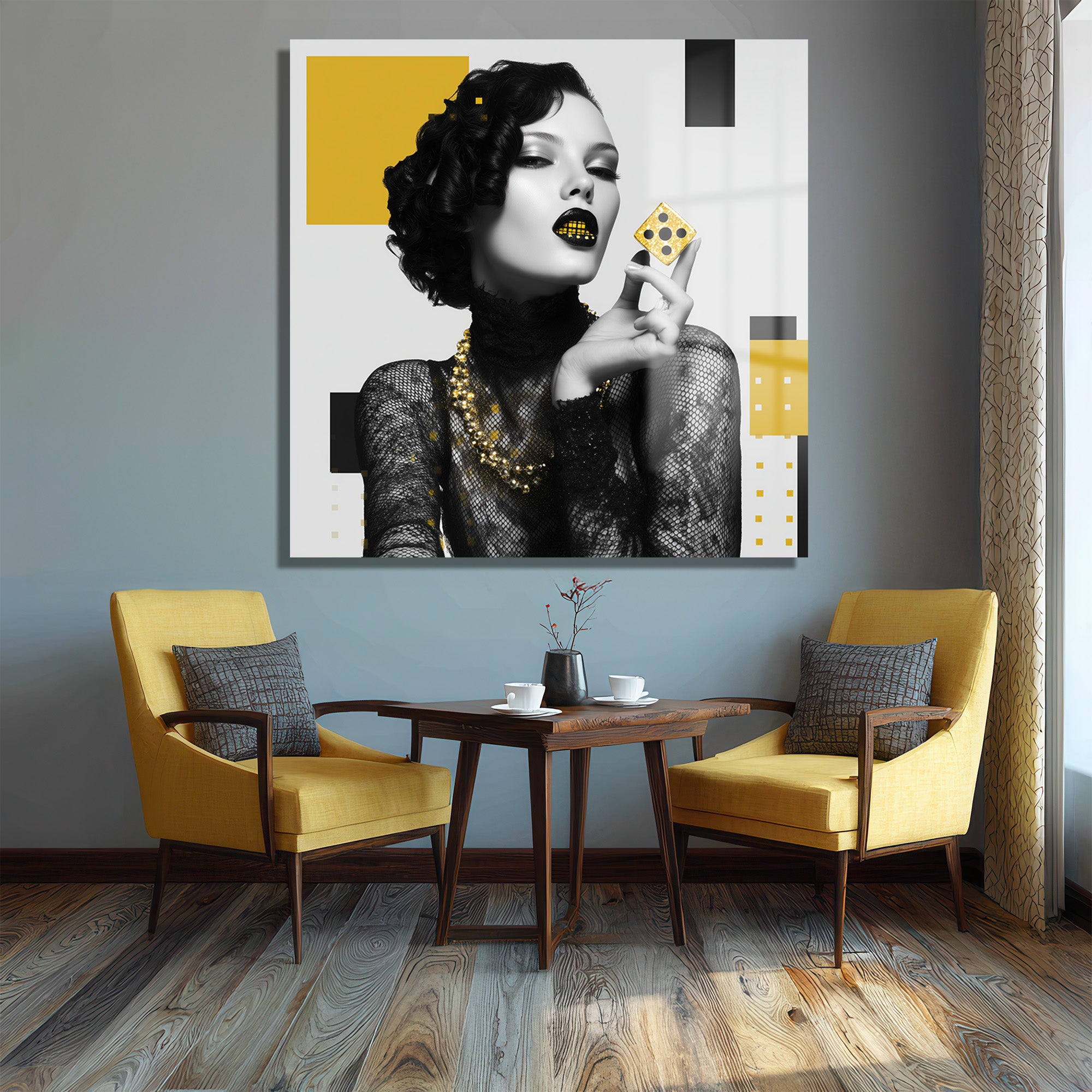 Art Deco Glamour: Altın Zar ve Gizemli Kadın Cam Tablo