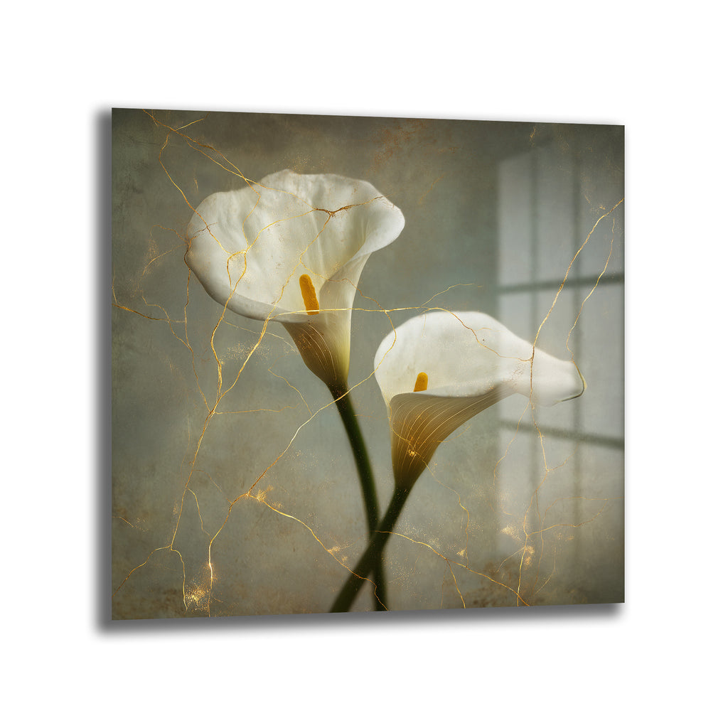 Kintsugi Calla Lily Cam Tablo: Altın Dokunuşlu Zarafet