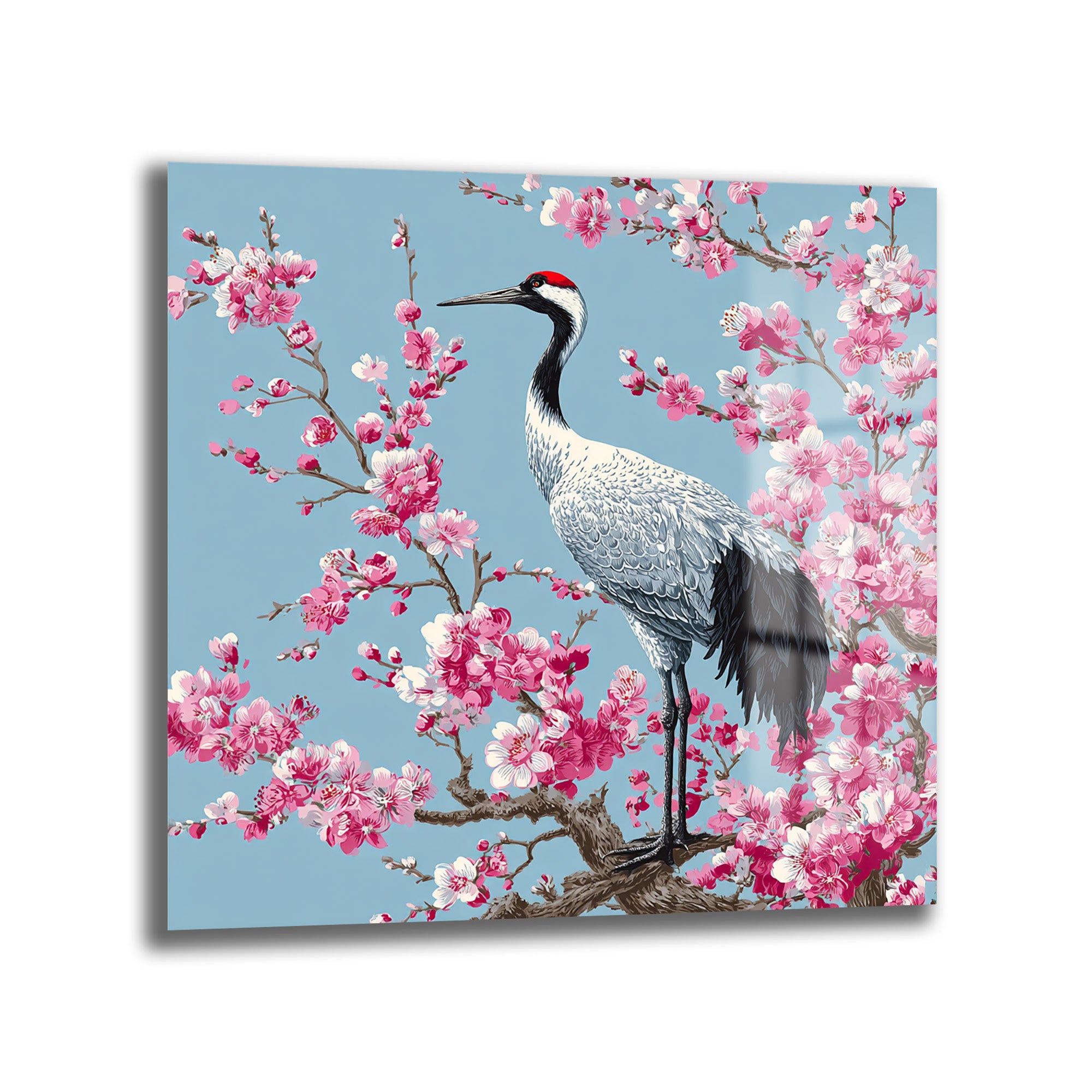 Açık mavi zeminde pembe sakura çiçekleriyle dolu bir dalda duran, kırmızı tepeli Japon turna kuşu figürlü cam tablo.