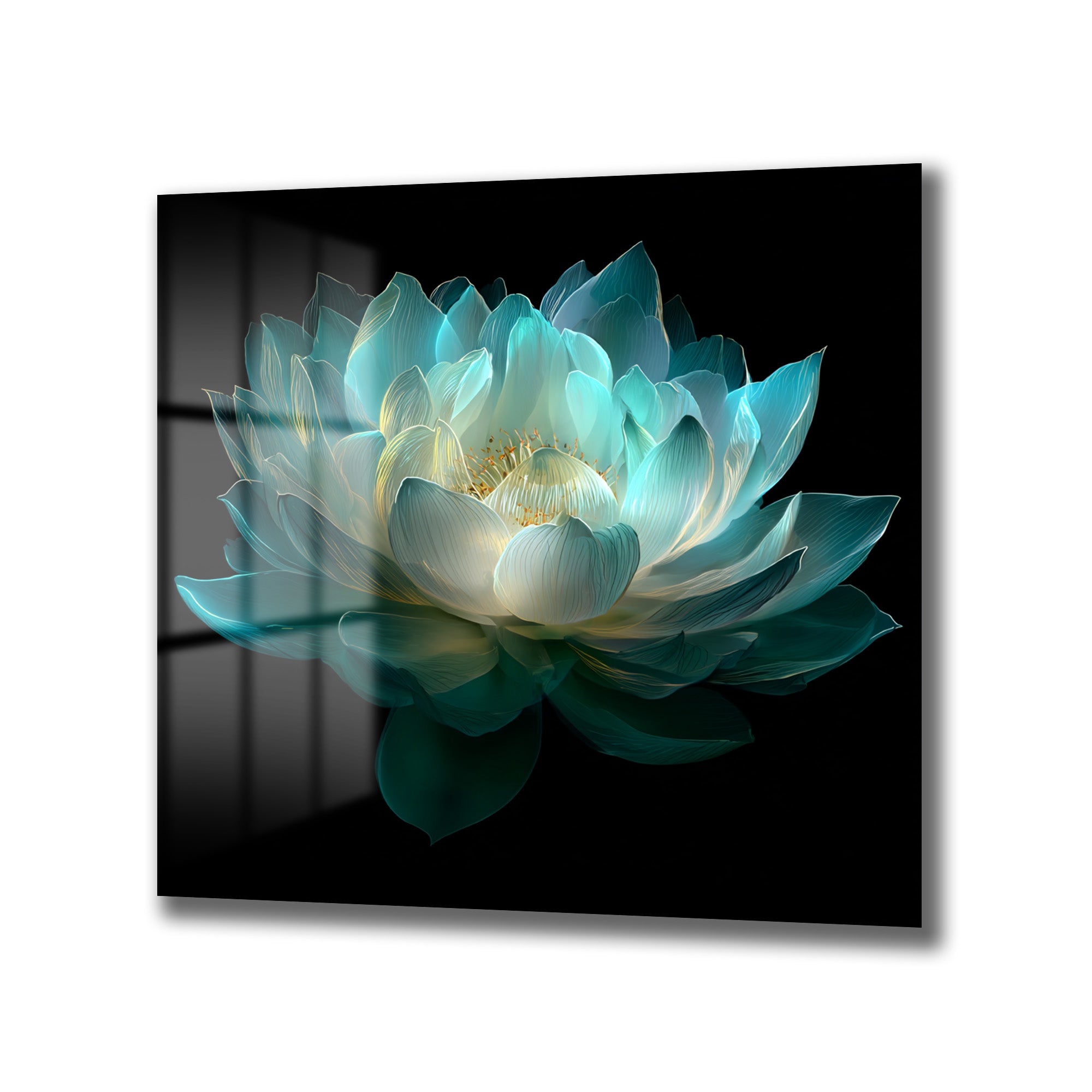Koyu siyah bir arka plan üzerinde, turkuaz ve beyaz tonlarında, yarı saydam ve parlayan yapraklara sahip, detaylı bir lotus çiçeği gösteren modern cam tablo.