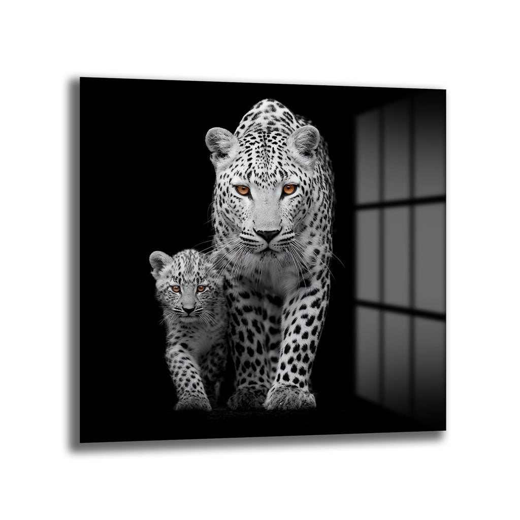Vahşi Zarafet: Leopar Anne ve Yavru Büyüleyici Gözler Cam Tablo