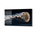 Koyu bir arka plan üzerinde altın rengi bir Bitcoin madeni parasından yayılan, dalgalı ve pırıltılı bir finans grafiğini gösteren cam tablo. Grafik, Bitcoin'in değerindeki dinamik artışı ve dijital çağın enerjisini simgeliyor.