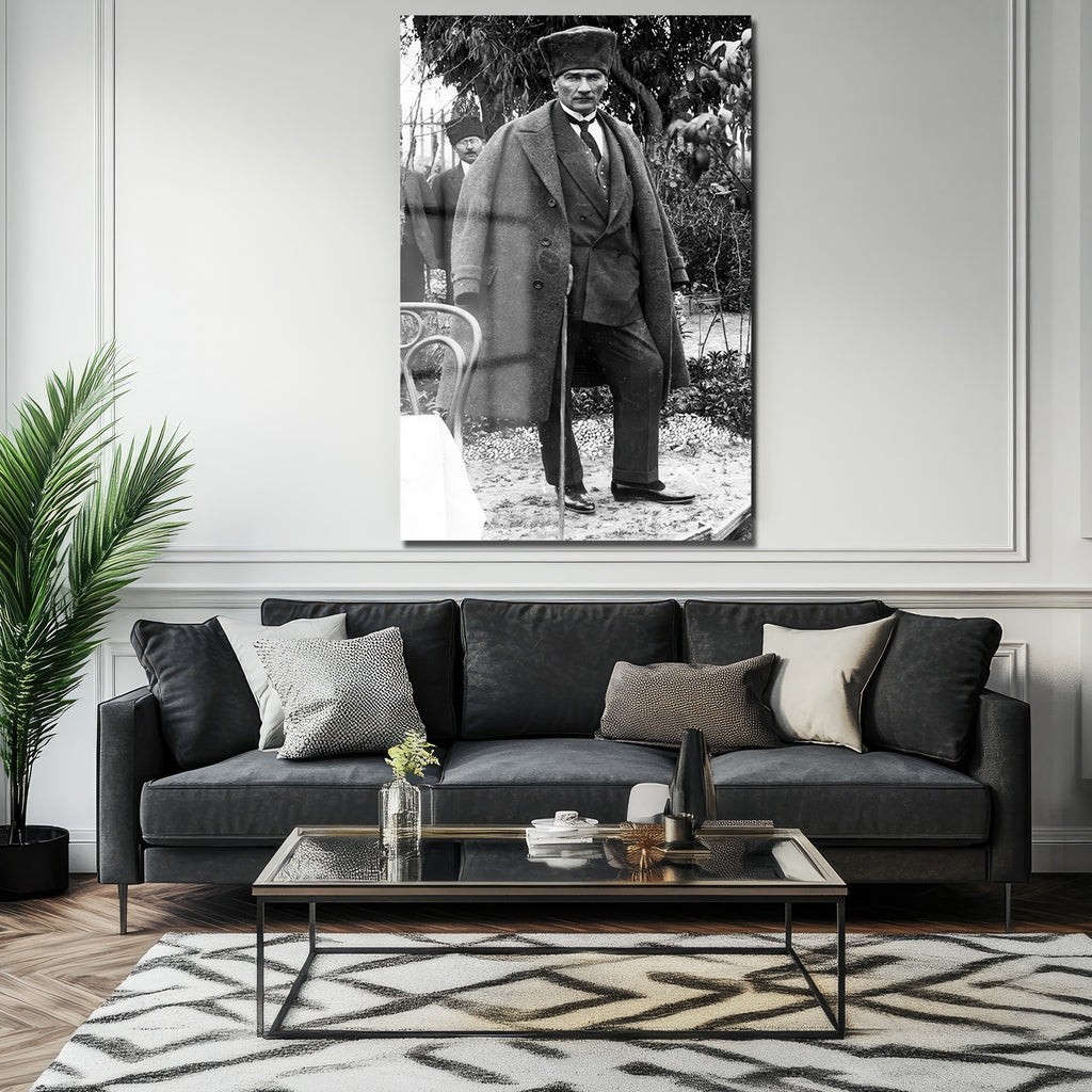 Lider Ruhu: Atatürk'ün Asil Duruşu Cam Tablo