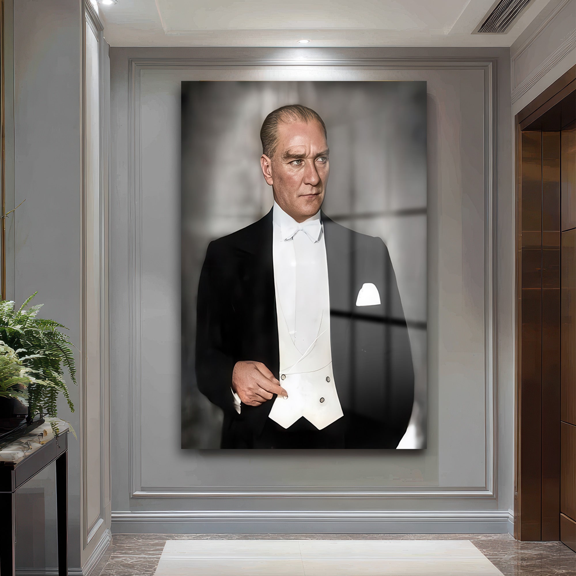 Atatürk'ün Asil Duruşu Cam Tablo | Liderlik ve Zarafet