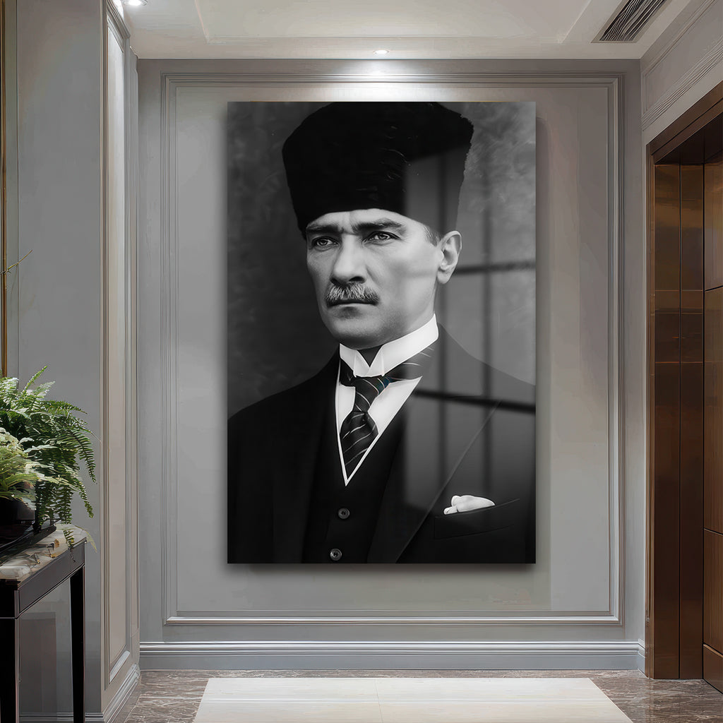Atatürk'ün Asil Bakışı: Siyah Beyaz Temperli Cam Tablo