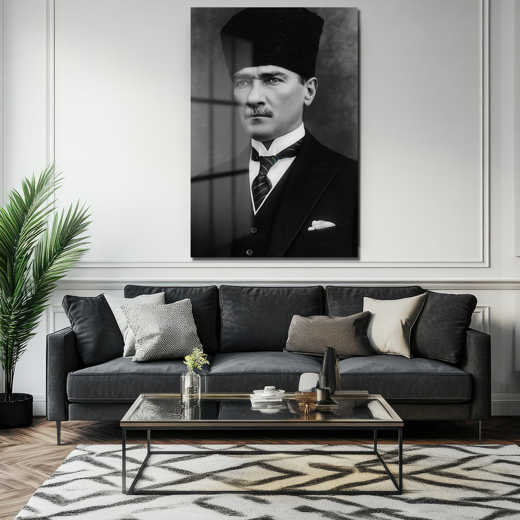 Atatürk'ün Asil Bakışı: Siyah Beyaz Temperli Cam Tablo