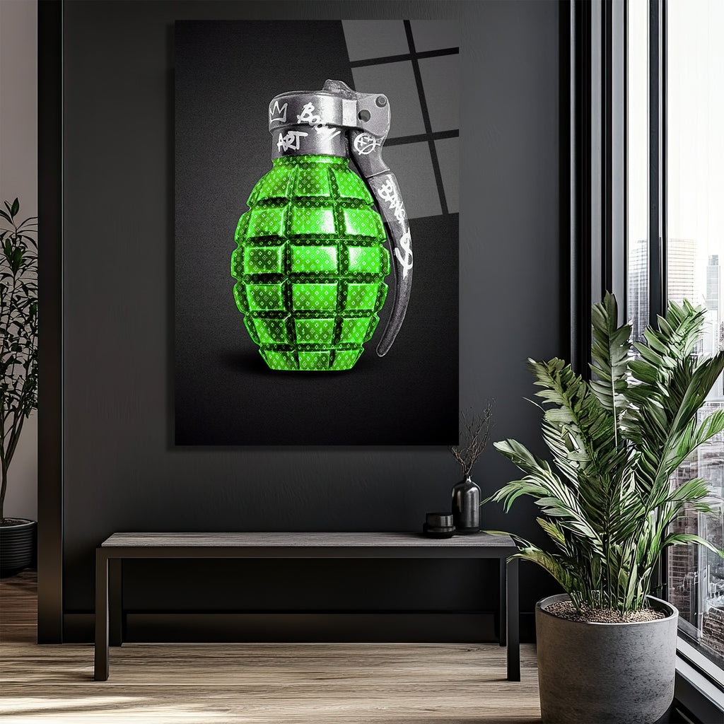 Sanatın Patlayıcı Dokunuşu: Yeşil Grenade Cam Tablo