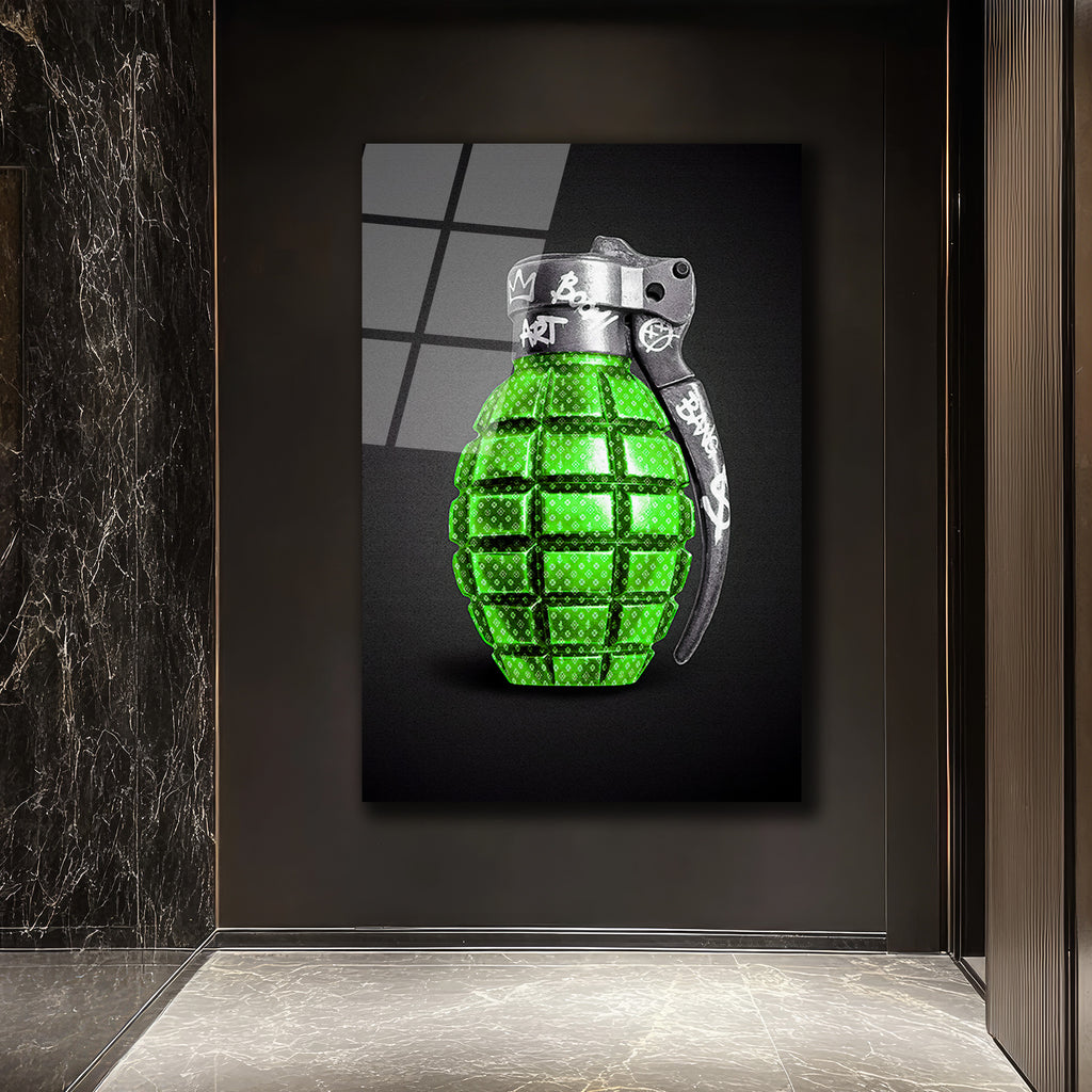Sanatın Patlayıcı Dokunuşu: Yeşil Grenade Cam Tablo