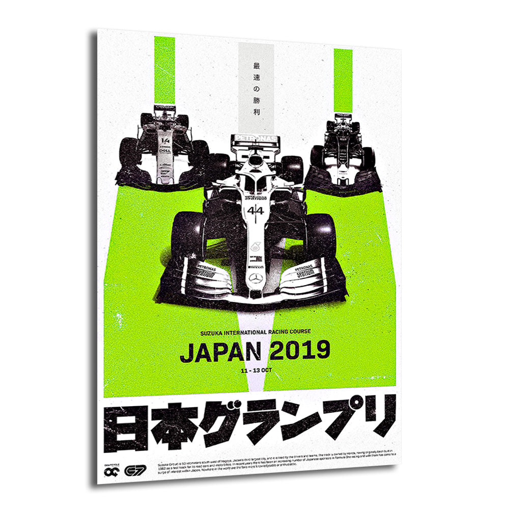Japonya Grand Prix 2019 posterini gösteren, üç F1 aracının yeşil pist üzerinde yarıştığı, siyah, beyaz ve canlı yeşil renklerin hakim olduğu dinamik bir cam tablo.