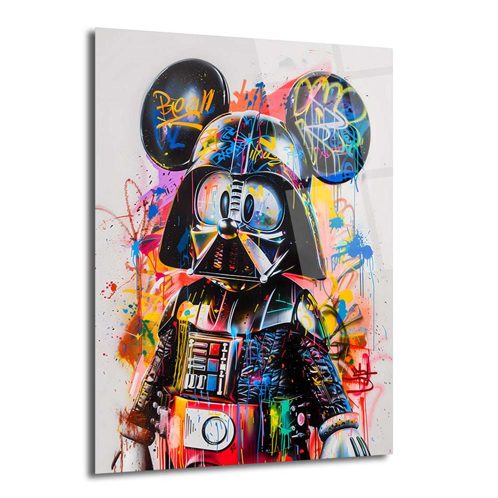  graffiti ve pop art tarzında, canlı renklerle boyanmış, enerji dolu bir cam tablo eseri. Siyah ve beyazın neon pembe, mavi, sarı, yeşil sıçramalarla buluştuğu modern duvar sanatı.