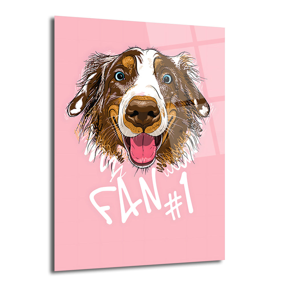 Pembe arka planda, büyük mavi gözleri ve açık ağzıyla neşeli görünen, kahverengi, beyaz ve siyah tüylere sahip karikatürize bir köpek illüstrasyonu. Köpeğin altında beyaz renkte 'FAN #1' yazısı bulunuyor.