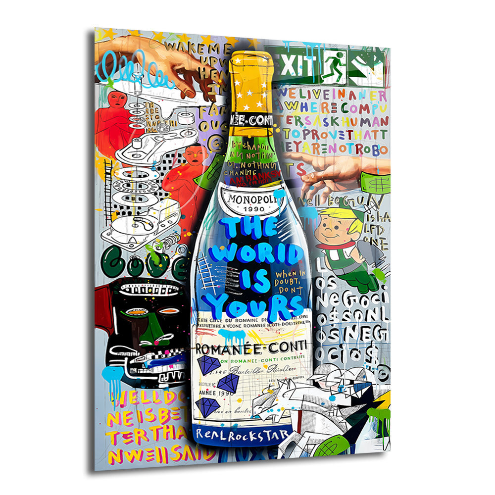 Canlı renklerle, pop art ve graffiti tarzında tasarlanmış, ortasında 'THE WORLD IS YOURS' yazılı bir şampanya şişesi bulunan modern cam tablo. Arka planda Michelangelo'nun 'Adem'in Yaratılışı'ndan eller, Buda figürleri, pikaplar ve çeşitli yazılar yer alıyor, genel görünüm enerjik ve dinamik.
