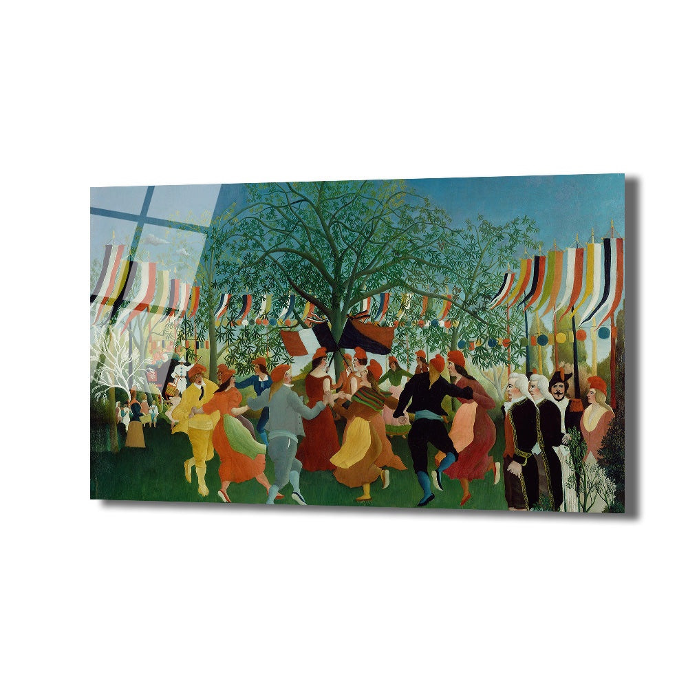 Henri Rousseau'nun '14 Temmuz Şenliği' eserinden esinlenen, bayraklarla süslü bir ağacın altında el ele dans eden ve kutlama yapan insanları gösteren canlı renkli bir resim.