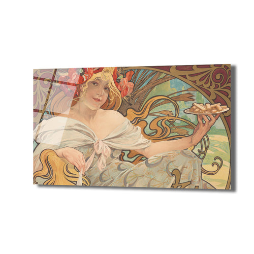 Art Nouveau tarzında, çiçekli saç bandı ve zarif beyaz elbisesiyle oturan, elinde bir tabak yiyecek tutan sarı saçlı bir kadın figürü içeren cam tablo. Arka planda kıvrımlı desenler ve doğal motifler yer almaktadır.