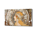 Art Nouveau tarzında, altın saçlı ve zarif bir kadının profilini gösteren, etrafında zodyak işaretleri ve süslemeler bulunan cam tablo.