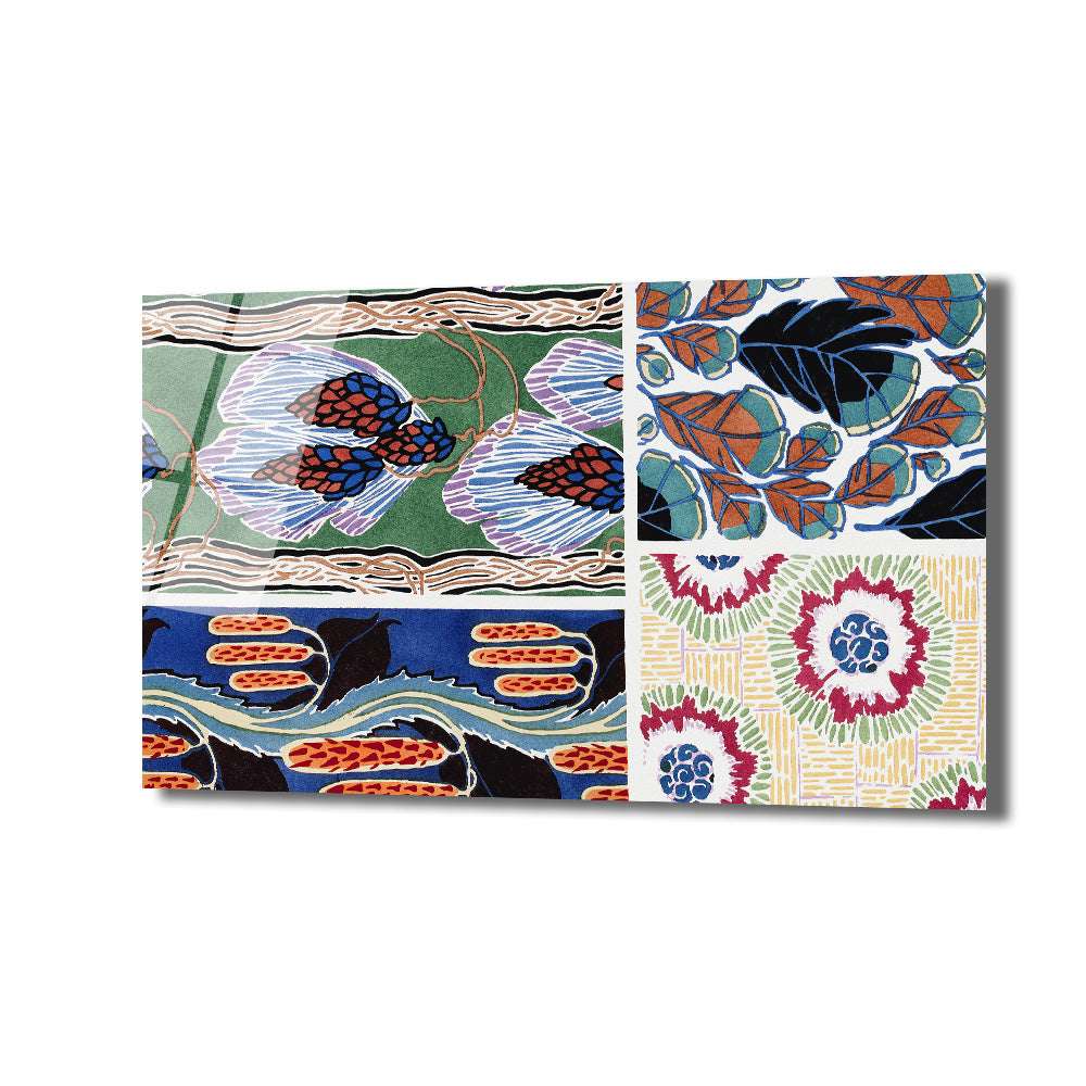 Dört farklı Art Nouveau tarzı desenin bir araya geldiği, yeşil, mavi, turuncu, kırmızı ve beyaz tonlarda çiçek, yaprak ve soyut formları içeren dekoratif cam tablo.