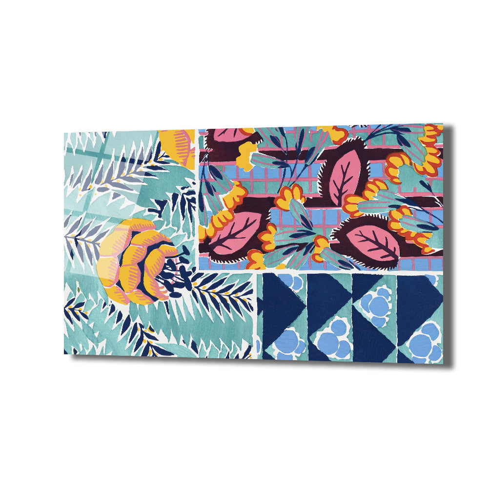 Canlı renklerde eklektik desenlere sahip, botanik ve geometrik motifleri bir araya getiren modern sanat cam tablo. Mavi, pembe, sarı ve yeşil tonlarında yapraklar, çiçekler ve üçgen desenler içeren kolaj tarzı bir çalışma.