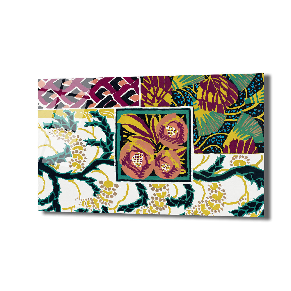 Farklı geometrik ve stilize çiçek desenli panellerden oluşan, mor, yeşil, sarı, pembe ve beyaz tonlarında modern sanatsal bir cam tablo.