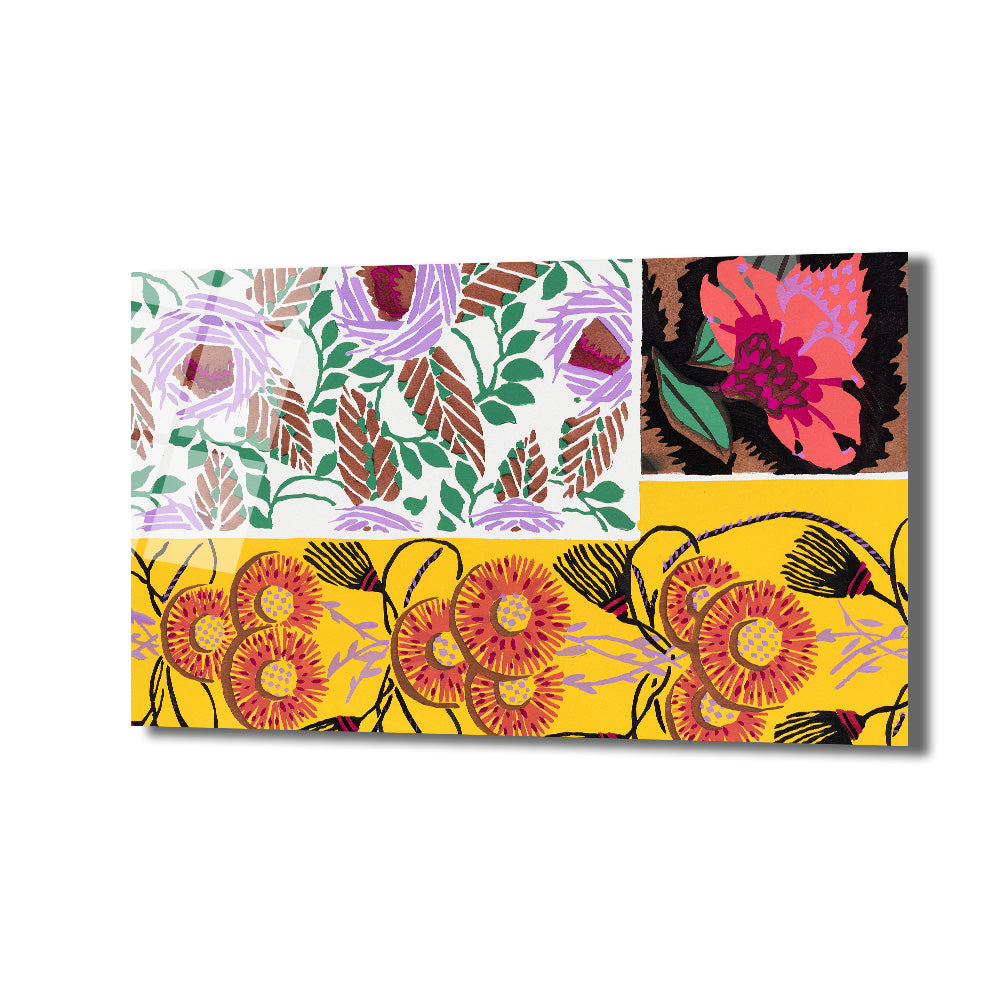 Farklı floral desenlerin bir araya geldiği, mor, pembe, yeşil, sarı, kahverengi ve siyah tonlarında çiçek motifleri içeren, modern ve canlı bir cam tablo.