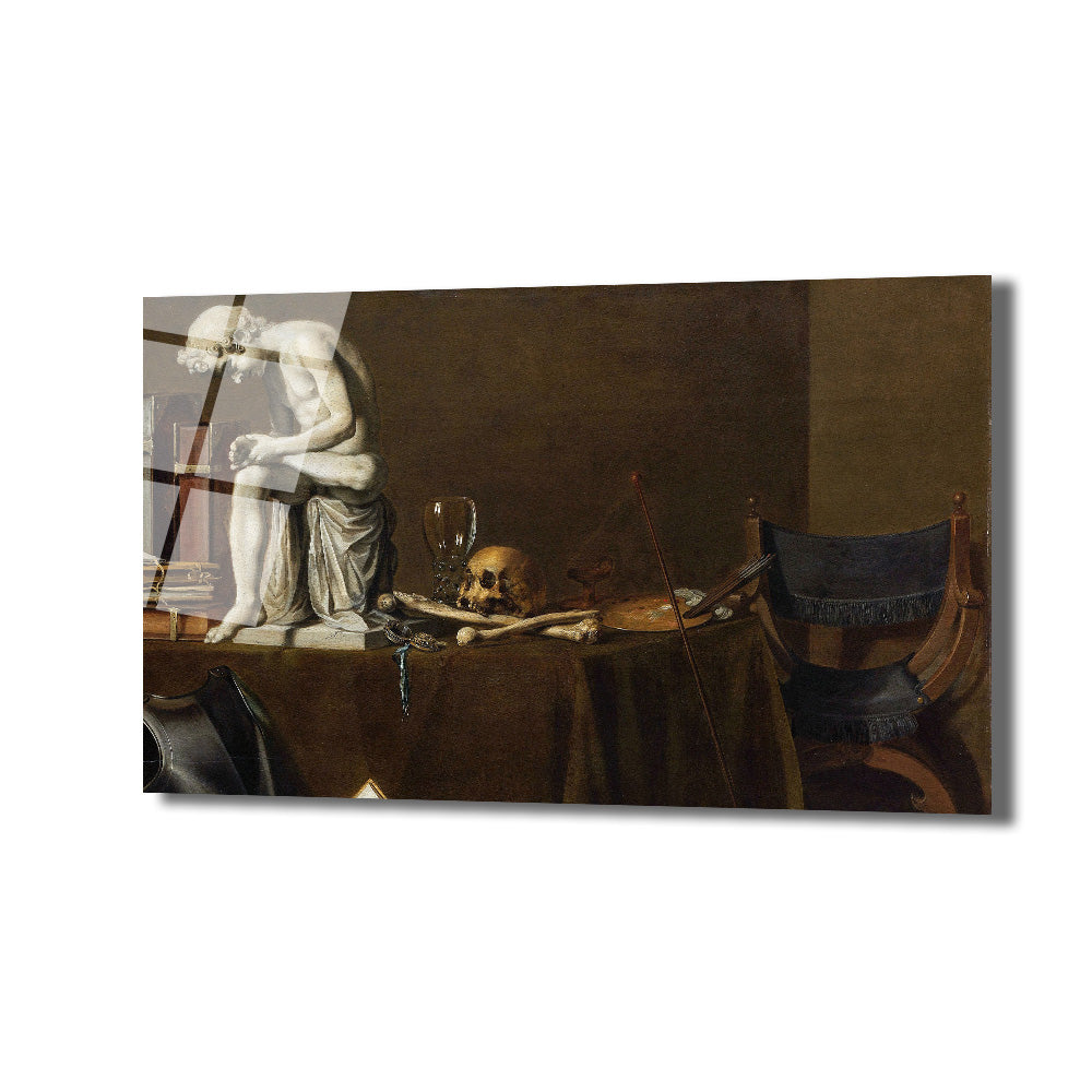 Koyu kahverengi bir arka planda, bir masanın üzerinde felsefi bir heykeli, bir kafatası, kemikler, kitaplar, bir kadeh ve bir sandalye içeren klasik bir vanitas natürmort tablosu.