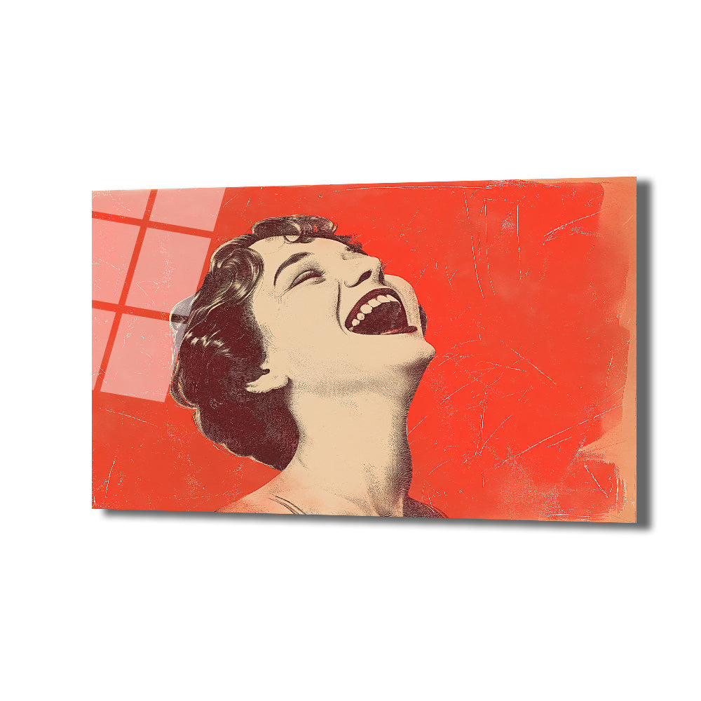 Kırmızı arka plan üzerinde, başını yukarı kaldırmış, ağzı açık bir şekilde içtenlikle gülen retro tarzda çizilmiş bir kadının pop art cam tablosu.