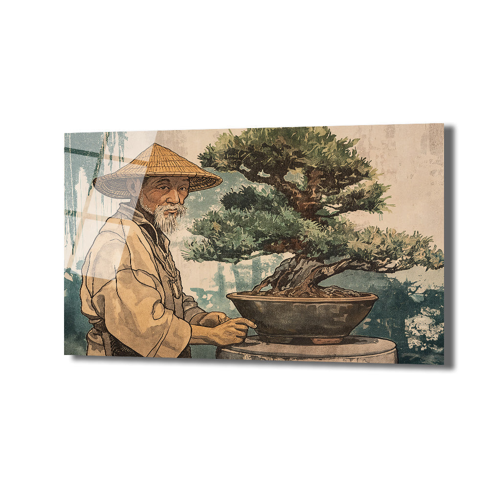 Geleneksel kıyafetler içinde hasır şapkalı yaşlı bir Japon bonsai ustası, zarif bir bonsai ağacını özenle budarken gösteren sanatsal bir cam tablo. Arka planda soluk mavi ve bej tonlarında soyut bir duvar dokusu yer alıyor.