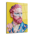 Canlı sarı arka planda, pembe sakallı ve saçlı, mavi gözlü Vincent van Gogh'un kalın boya dokulu modern cam portresi.