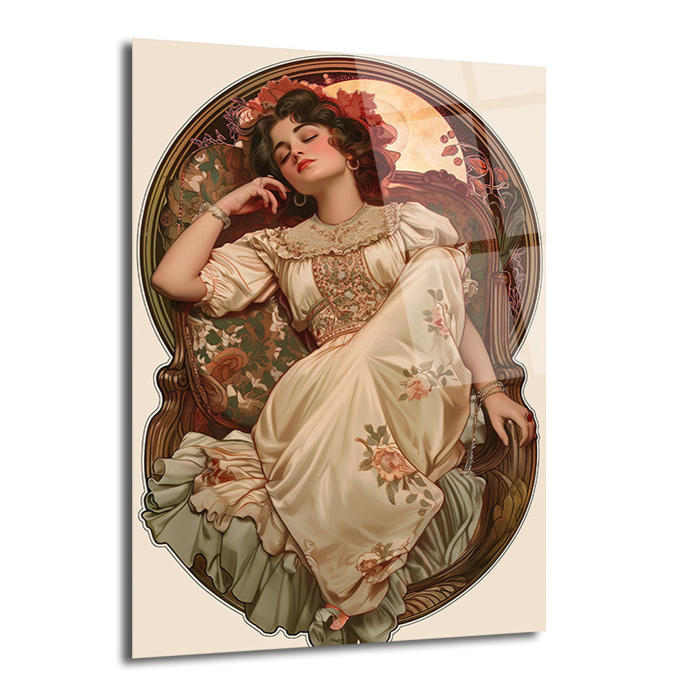 Art Nouveau tarzında, şık bir koltukta oturan, gözleri kapalı, rüya gibi bir ifadeye sahip zarif bir kadın figürünün pastel tonlarda çizimi. Saçında ve elbisesinde çiçek detayları mevcut, arka planda dairesel ve süslü bir çerçeve bulunuyor.
