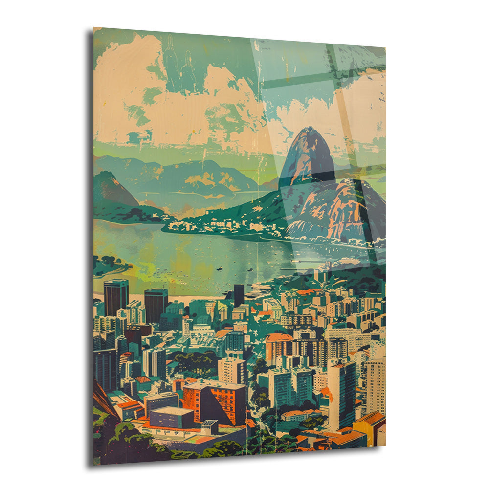 Vintage illüstrasyon tarzında, Rio de Janeiro'nun ikonik Şeker Peyniri Dağı, Guanabara Koyu ve şehir binalarını gösteren cam tablo. Turkuaz, bej ve toprak tonlarının hakim olduğu bu sanat eseri, retro bir seyahat posteri havası taşır.
