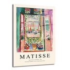 Henri Matisse'in 1905 tarihli 'Açık Pencere' tablosunun canlı renkli cam baskısı. Pencereden görünen denizde yelkenliler, pervazda saksı çiçekleri ve fauvist tarzın belirgin fırça darbeleriyle dolu Akdeniz manzarası.