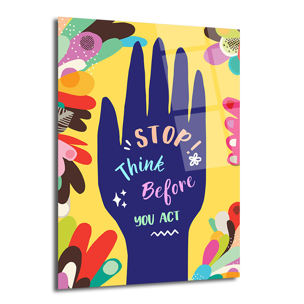 Sarı arka plan üzerinde koyu mavi bir el figürü bulunan, etrafında rengarenk soyut çiçek ve yaprak desenleriyle süslenmiş, elin avuç içinde 'STOP! Think Before you ACT' mesajının yer aldığı modern illüstrasyon cam tablo.