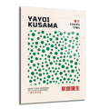 Yayoi Kusama'nın 1984 Tokyo sergisini tanıtan, bej zemin üzerinde farklı boyutlarda yeşil puantiyelerle dolu modern bir cam tablo. Üstte 'YAYOI KUSAMA' ve 'TOKYO 1984', altta 'MUSE D'ART MODERNE DE LA VILLA DE PARIS' ve Japonca karakterler yer alıyor.