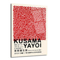 Krem rengi zemin üzerinde, farklı boyutlarda yoğun kırmızı benekler ve alt kısmında 'KUSAMA YAYOI' yazısı ile Japonca karakterler bulunan modern bir sanat posteri.