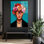 Canlı Çiçeklerle Frida Esintili Modern Portre Cam Tablo