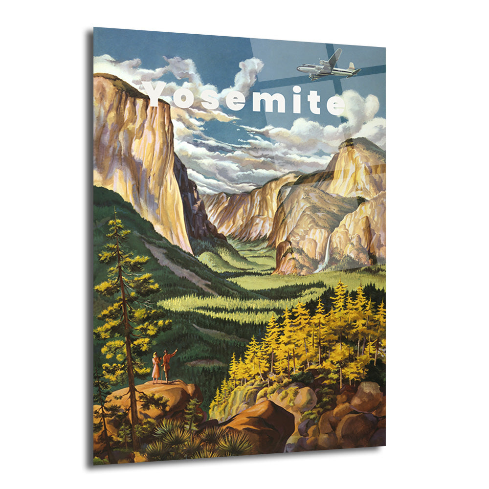 Yosemite Milli Parkı'nın vintage tarzda resmedilmiş bir görünümü. Yüksek kayalıklar, yemyeşil ormanlar, vadinin derinliklerinde bir şelale ve gökyüzünde uçan bir yolcu uçağı tasvir edilmiş. Ön planda manzaraya hayranlıkla bakan iki figür yer alıyor.