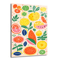 Açık bej zeminde turuncu, sarı, pembe, yeşil ve mavi tonlarında stilize edilmiş portakal, limon, karpuz, ananas gibi tropikal meyve dilimleri ve yaprak motiflerinin bulunduğu, modern ve enerjik bir cam tablo tasarımı.