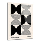Bej zemin üzerinde siyah yarım daireler ve eş merkezli çizgili yarım dairelerden oluşan, Bauhaus stilinde minimalist ve geometrik desenlere sahip bir cam tablo. Alt kısımda 'bauhaus 1923' yazısı bulunuyor.