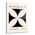 Açık bej zemin üzerine siyah, geometrik, dört yapraklı yonca benzeri bir şekil ve üstte 'BAUHAUS', altta 'Ausstellung 1919' yazan minimalist cam tablo.