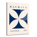 Açık krem rengi zemin üzerinde koyu lacivert Bauhaus stilinde, ortasında dört yapraklı geometrik haç deseni ve 'BAUHAUS Ausstellung 1919' yazısı bulunan modern cam tablo.